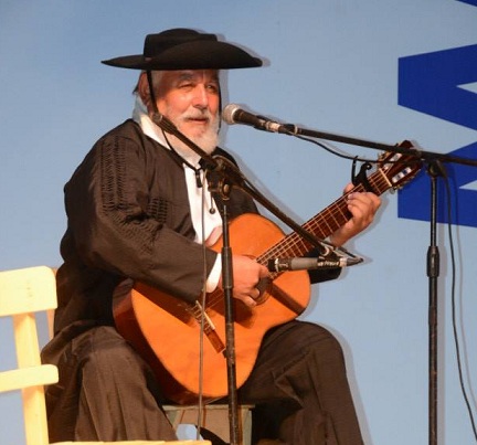 Víctor Amaya “El Huinca” ganador de canto solista y revelación en el Festival de Malambo