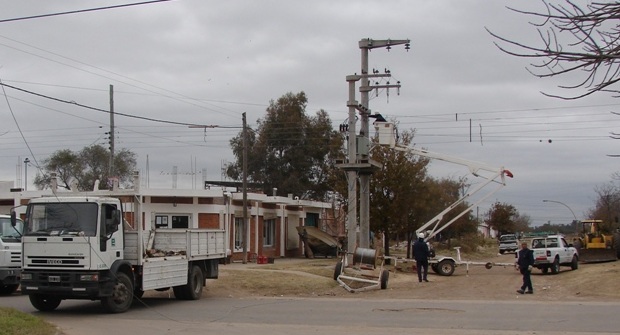 Obra eléctrica en barrio Punta del Sauce
