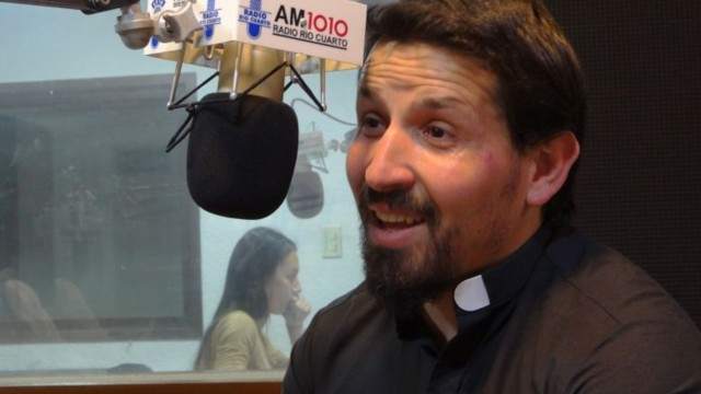 El carlotense Darío Pérez renunció a su sacerdocio