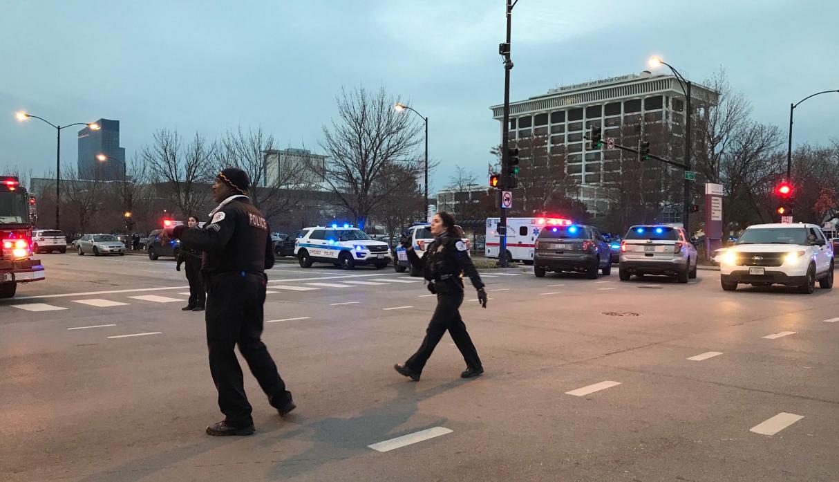 Tiroteo en el Mercy Hospital de Chicago deja 4 muertos, incluido un policía