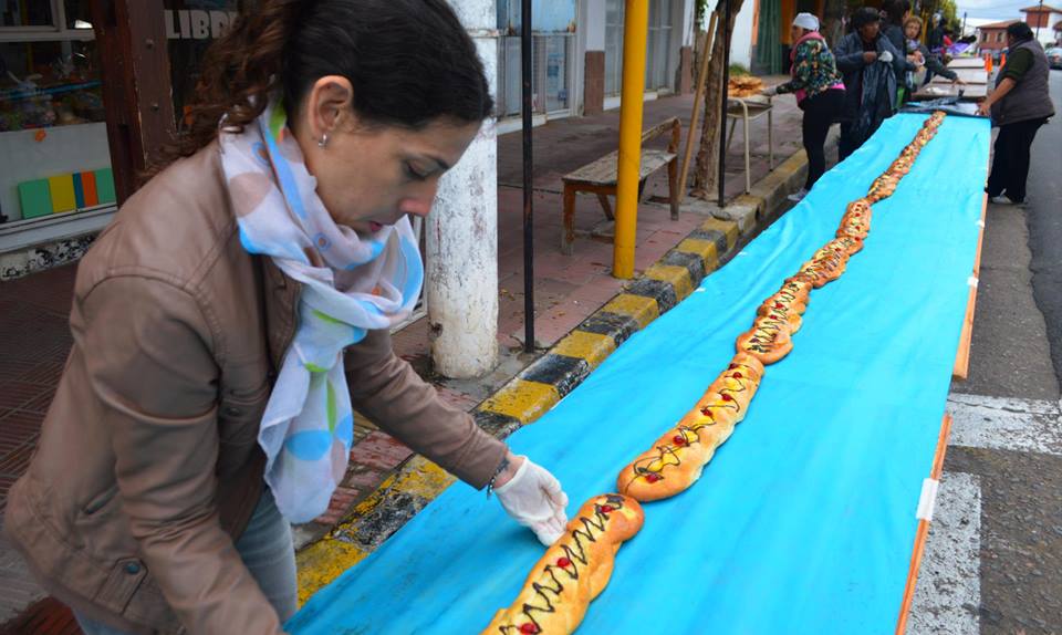 En Huerta Grande elaboraron y presentaron la trenza de pascua más grande de Córdoba